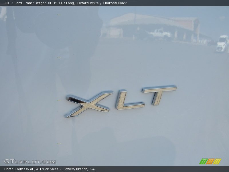  2017 Transit Wagon XL 350 LR Long Logo