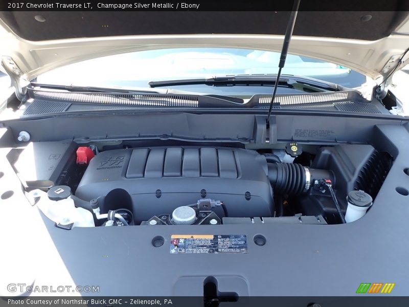 Champagne Silver Metallic / Ebony 2017 Chevrolet Traverse LT