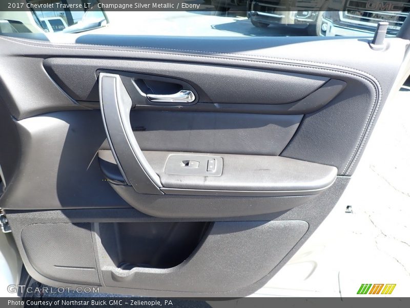 Champagne Silver Metallic / Ebony 2017 Chevrolet Traverse LT