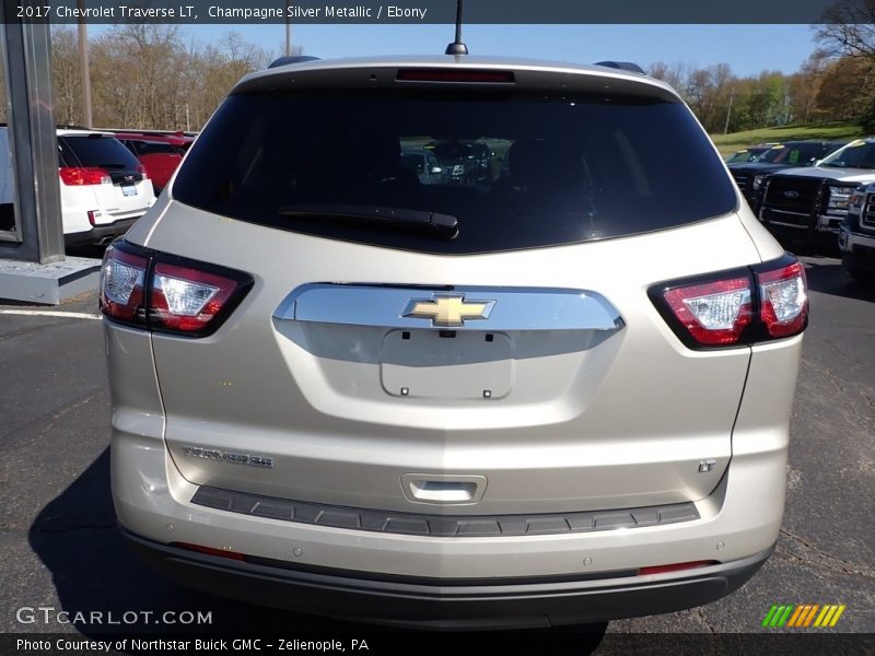 Champagne Silver Metallic / Ebony 2017 Chevrolet Traverse LT