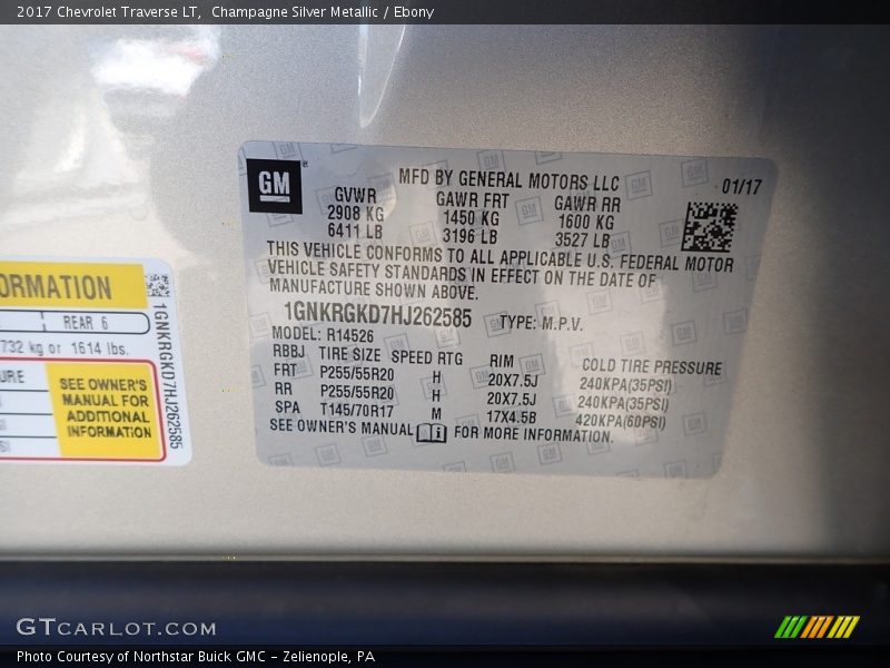 Champagne Silver Metallic / Ebony 2017 Chevrolet Traverse LT