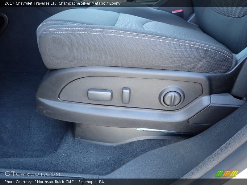 Champagne Silver Metallic / Ebony 2017 Chevrolet Traverse LT