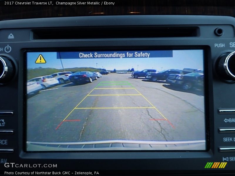 Champagne Silver Metallic / Ebony 2017 Chevrolet Traverse LT