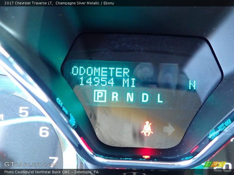 Champagne Silver Metallic / Ebony 2017 Chevrolet Traverse LT