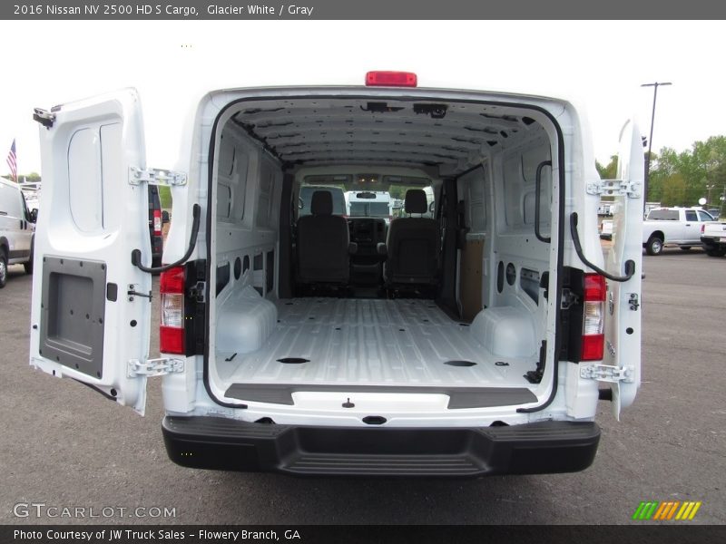  2016 NV 2500 HD S Cargo Trunk