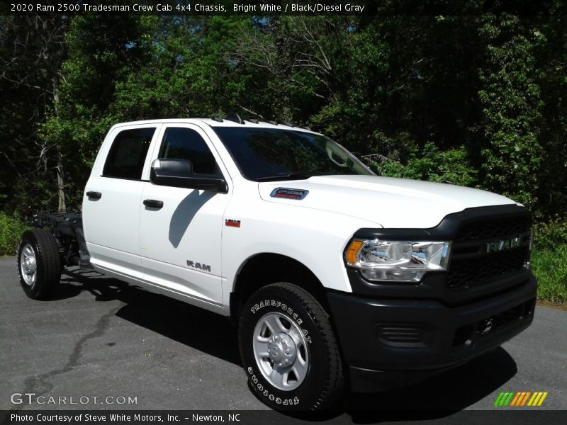 Front 3/4 View of 2020 2500 Tradesman Crew Cab 4x4 Chassis