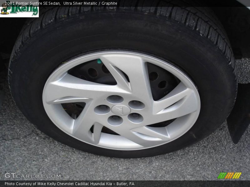 Ultra Silver Metallic / Graphite 2001 Pontiac Sunfire SE Sedan