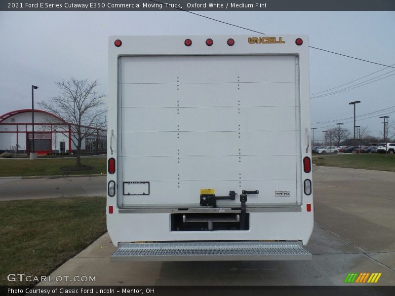 Oxford White / Medium Flint 2021 Ford E Series Cutaway E350 Commercial Moving Truck