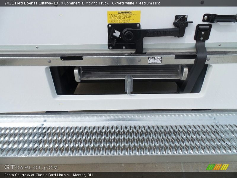 Oxford White / Medium Flint 2021 Ford E Series Cutaway E350 Commercial Moving Truck