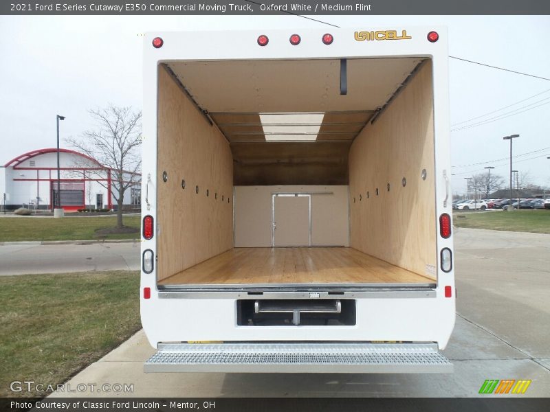  2021 E Series Cutaway E350 Commercial Moving Truck Trunk