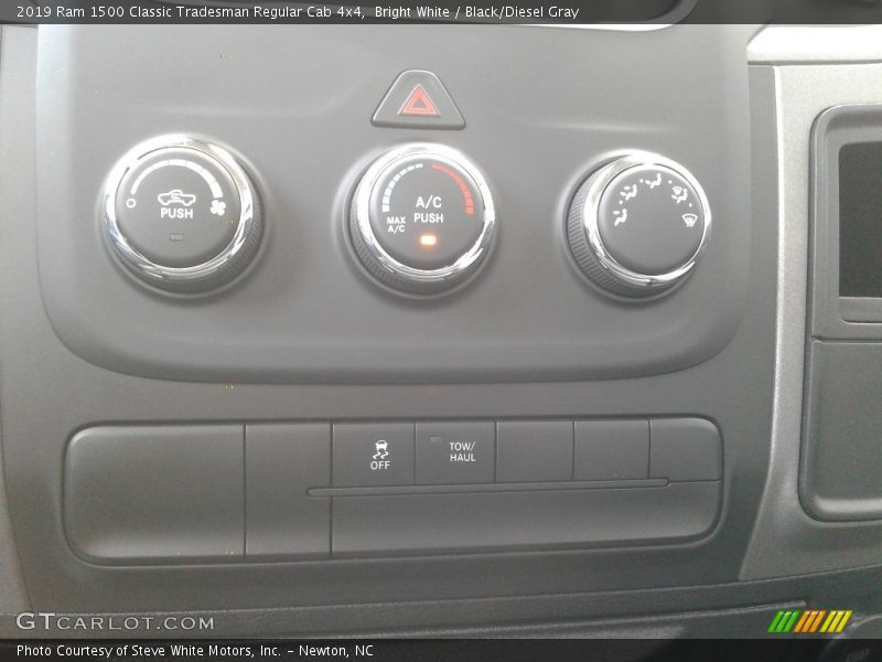 Bright White / Black/Diesel Gray 2019 Ram 1500 Classic Tradesman Regular Cab 4x4