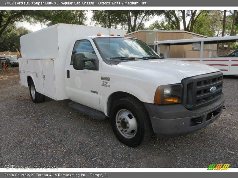 Oxford White / Medium Flint 2007 Ford F350 Super Duty XL Regular Cab Chassis