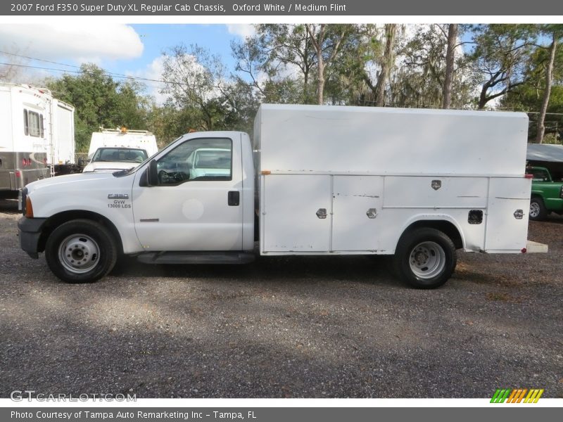 Oxford White / Medium Flint 2007 Ford F350 Super Duty XL Regular Cab Chassis