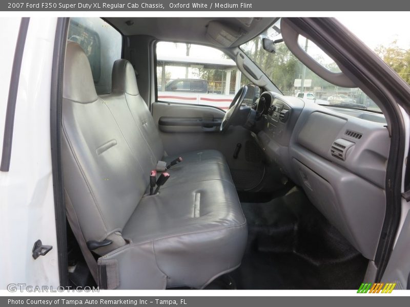 Oxford White / Medium Flint 2007 Ford F350 Super Duty XL Regular Cab Chassis