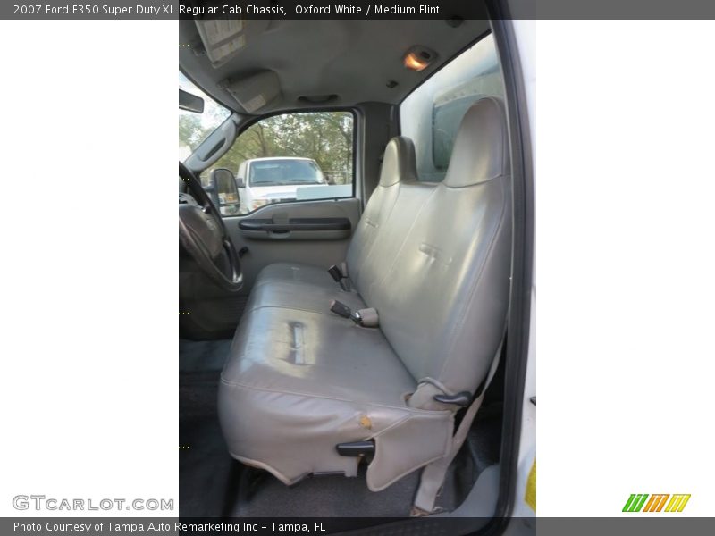 Oxford White / Medium Flint 2007 Ford F350 Super Duty XL Regular Cab Chassis