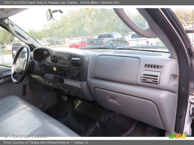 Oxford White / Medium Flint 2007 Ford F350 Super Duty XL Regular Cab Chassis
