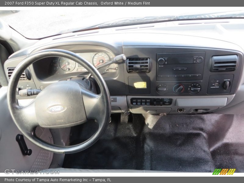 Oxford White / Medium Flint 2007 Ford F350 Super Duty XL Regular Cab Chassis