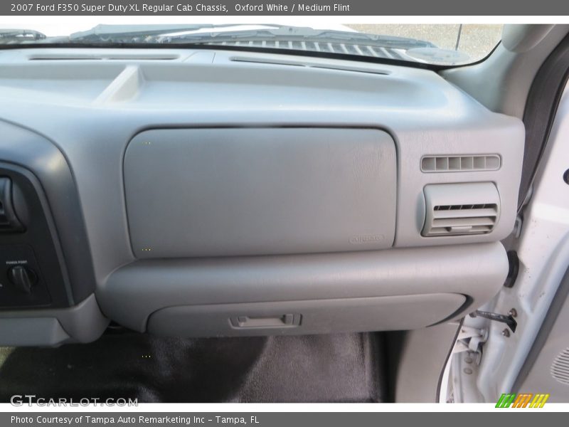 Oxford White / Medium Flint 2007 Ford F350 Super Duty XL Regular Cab Chassis