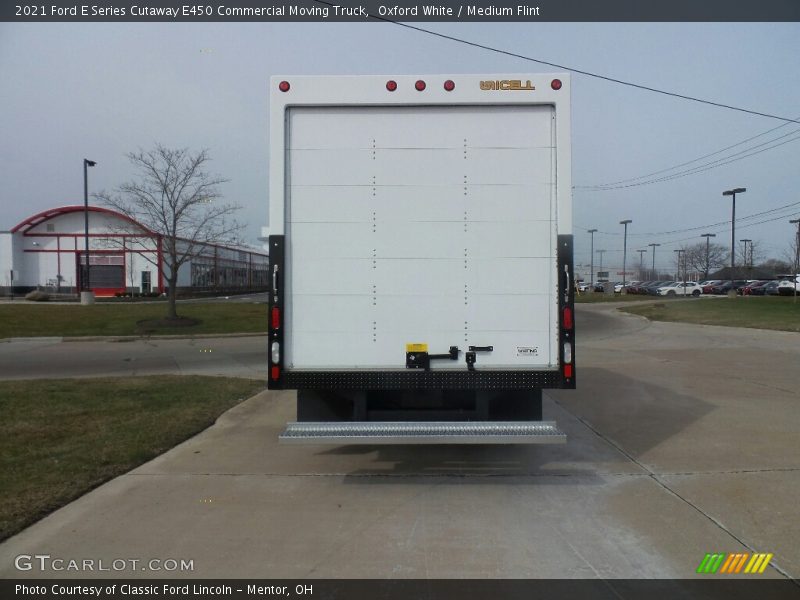 Oxford White / Medium Flint 2021 Ford E Series Cutaway E450 Commercial Moving Truck