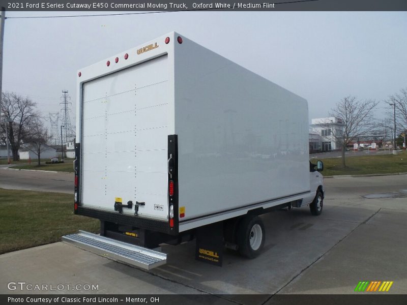 Oxford White / Medium Flint 2021 Ford E Series Cutaway E450 Commercial Moving Truck