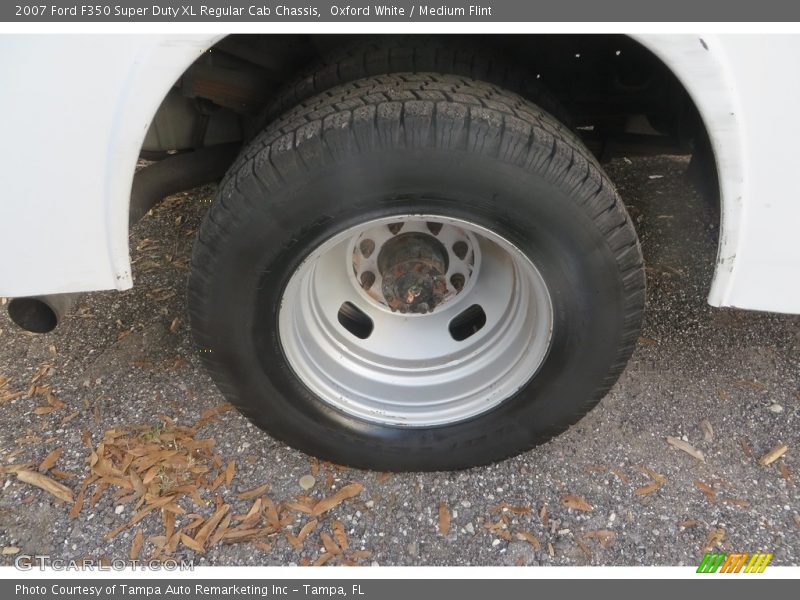 Oxford White / Medium Flint 2007 Ford F350 Super Duty XL Regular Cab Chassis