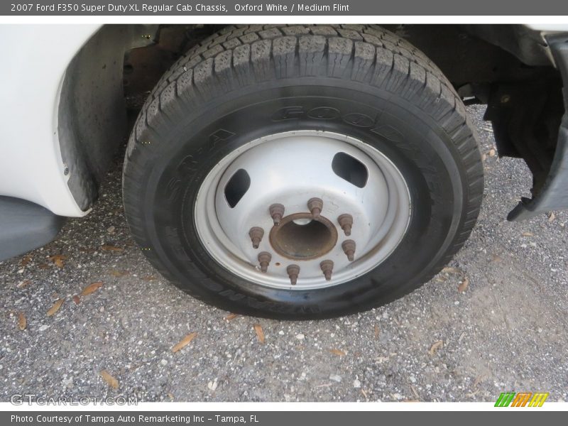 Oxford White / Medium Flint 2007 Ford F350 Super Duty XL Regular Cab Chassis