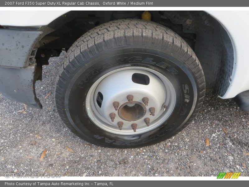 Oxford White / Medium Flint 2007 Ford F350 Super Duty XL Regular Cab Chassis