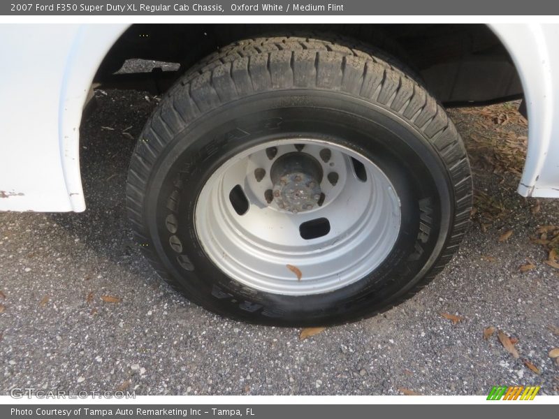 Oxford White / Medium Flint 2007 Ford F350 Super Duty XL Regular Cab Chassis