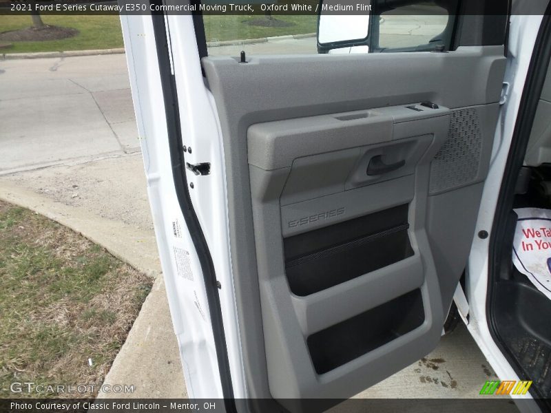 Oxford White / Medium Flint 2021 Ford E Series Cutaway E350 Commercial Moving Truck