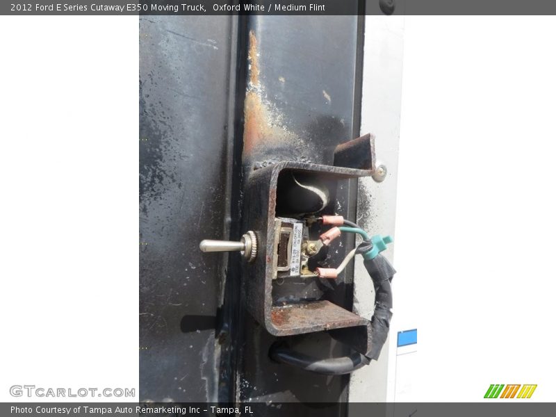 Oxford White / Medium Flint 2012 Ford E Series Cutaway E350 Moving Truck