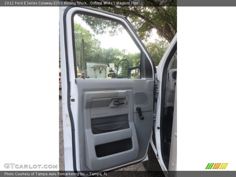 Oxford White / Medium Flint 2012 Ford E Series Cutaway E350 Moving Truck