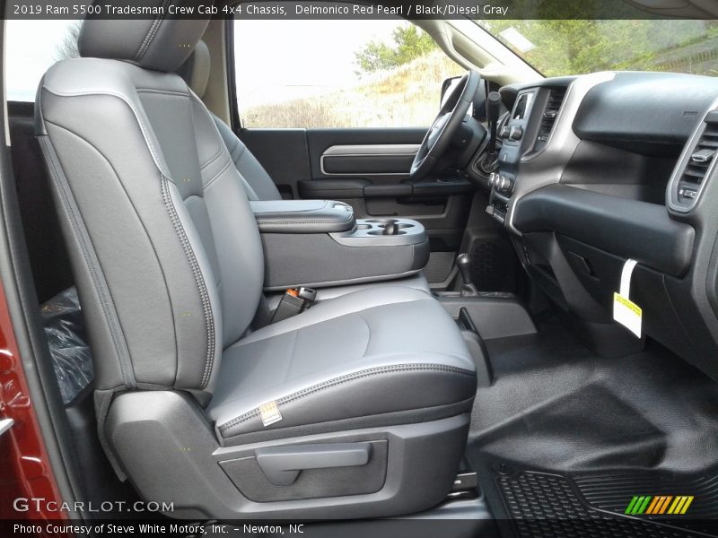  2019 5500 Tradesman Crew Cab 4x4 Chassis Black/Diesel Gray Interior