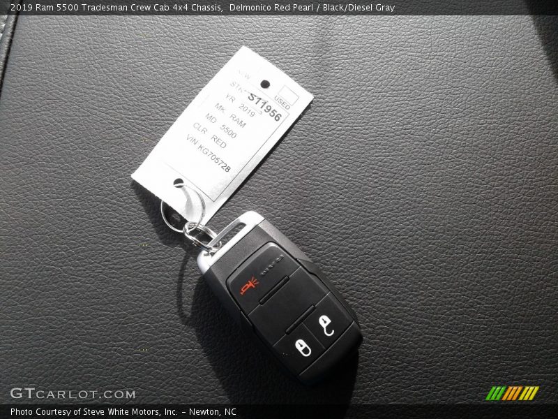 Delmonico Red Pearl / Black/Diesel Gray 2019 Ram 5500 Tradesman Crew Cab 4x4 Chassis