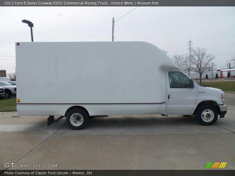 Oxford White / Medium Flint 2021 Ford E Series Cutaway E350 Commercial Moving Truck