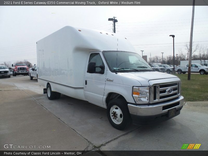Oxford White / Medium Flint 2021 Ford E Series Cutaway E350 Commercial Moving Truck