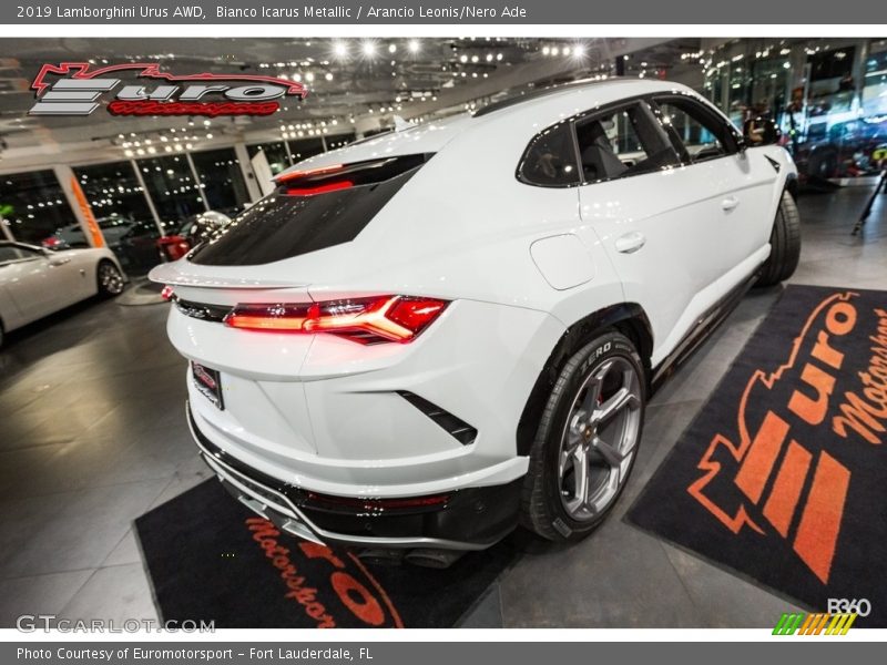 Bianco Icarus Metallic / Arancio Leonis/Nero Ade 2019 Lamborghini Urus AWD