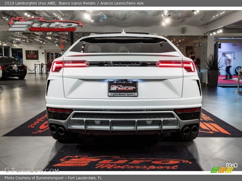 Bianco Icarus Metallic / Arancio Leonis/Nero Ade 2019 Lamborghini Urus AWD