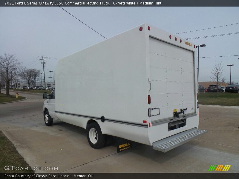 Oxford White / Medium Flint 2021 Ford E Series Cutaway E350 Commercial Moving Truck
