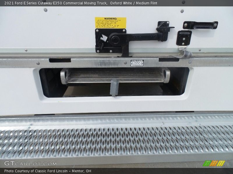 Oxford White / Medium Flint 2021 Ford E Series Cutaway E350 Commercial Moving Truck