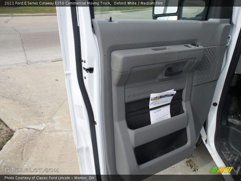 Oxford White / Medium Flint 2021 Ford E Series Cutaway E350 Commercial Moving Truck