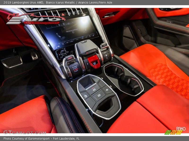  2019 Urus AWD 8 Speed Automatic Shifter