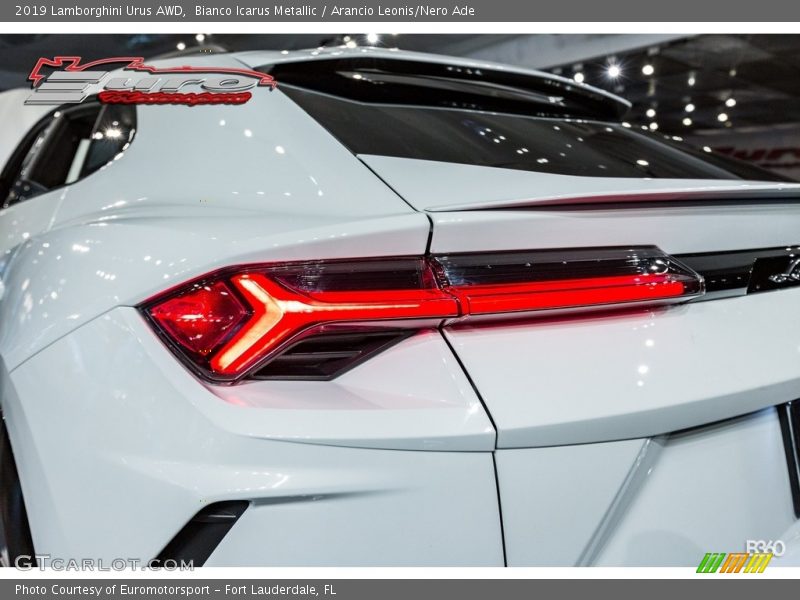 Bianco Icarus Metallic / Arancio Leonis/Nero Ade 2019 Lamborghini Urus AWD