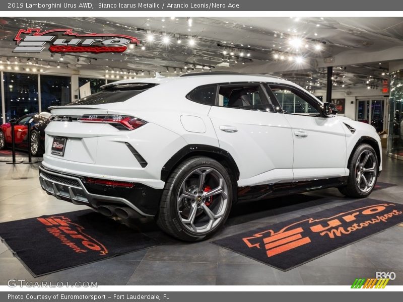 Bianco Icarus Metallic / Arancio Leonis/Nero Ade 2019 Lamborghini Urus AWD