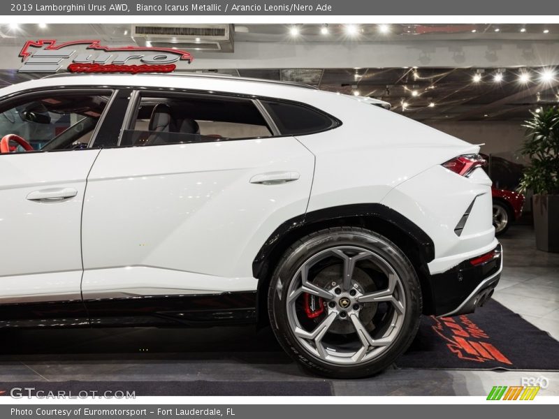 Bianco Icarus Metallic / Arancio Leonis/Nero Ade 2019 Lamborghini Urus AWD