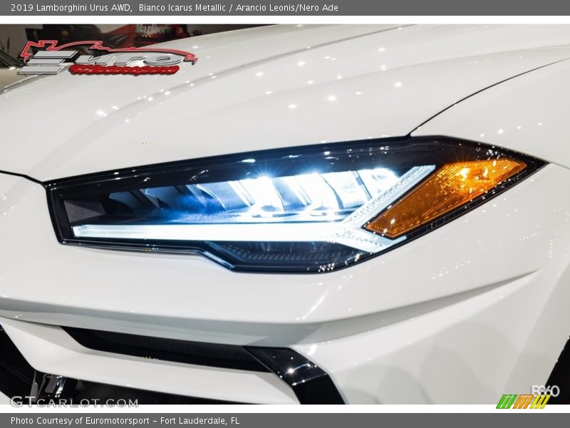 Bianco Icarus Metallic / Arancio Leonis/Nero Ade 2019 Lamborghini Urus AWD