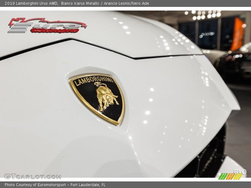 Bianco Icarus Metallic / Arancio Leonis/Nero Ade 2019 Lamborghini Urus AWD