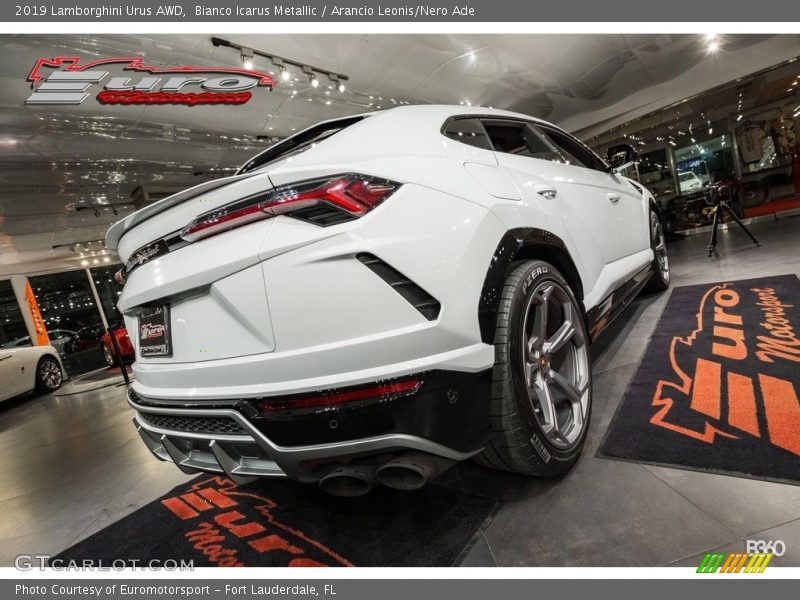 Bianco Icarus Metallic / Arancio Leonis/Nero Ade 2019 Lamborghini Urus AWD