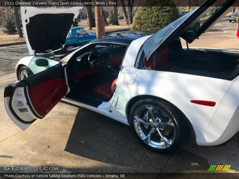 Arctic White / Red 2011 Chevrolet Corvette Grand Sport Coupe