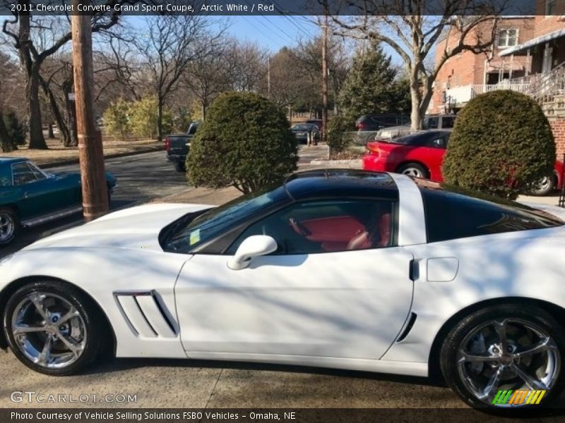 Arctic White / Red 2011 Chevrolet Corvette Grand Sport Coupe