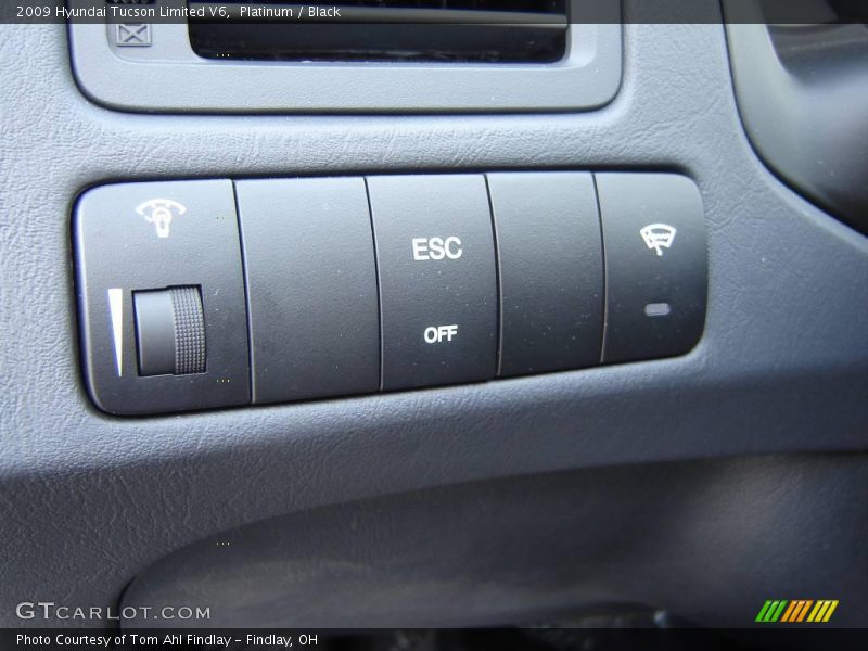 Platinum / Black 2009 Hyundai Tucson Limited V6